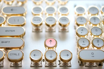 기계식 키보드의 클래식 키 캡을 확대한 모습