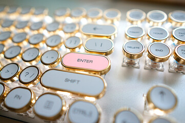 기계식 키보드의 클래식 키 캡을 확대한 모습