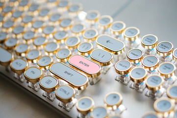 기계식 키보드의 클래식 키 캡을 확대한 모습