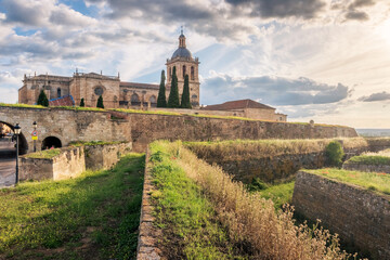 View over the walls of the fortress of Ciudad Rodrigo in Spain with emphasis on the Santa Maria cathedral in the background.