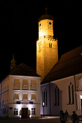 Stadtmuseum Weilheim in Oberbayern mit Kirche Mariä Himmelfahrt