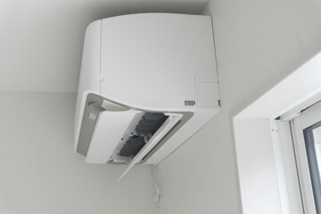 壁掛けエアコン 天井