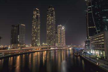 Naklejka premium city skyline at night