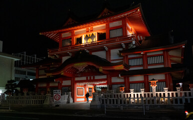 夜景としての日本の伝統的な神社