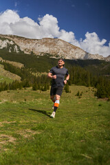 Trail runner man in a race - 808263906