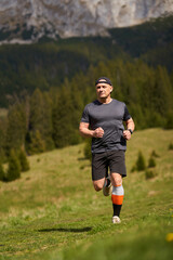 Trail runner man in a race - 808263971