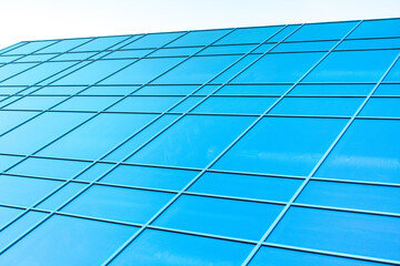 Obraz premium glazed facade. glazed facade against a blue background. modern skyscrapers of downtown.