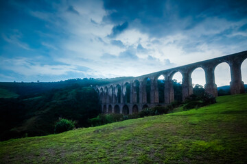 Aqueduct with arches at night in arcos del sitio in tepotzotlan state of mexico 