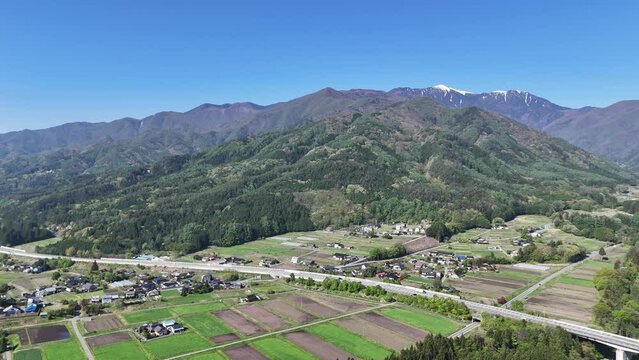 長野県伊那市、中央道小黒川PA付近からドローンで木曽山脈を撮影。
