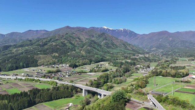 長野県伊那市、中央道小黒川PA付近からドローンで木曽山脈を撮影。
