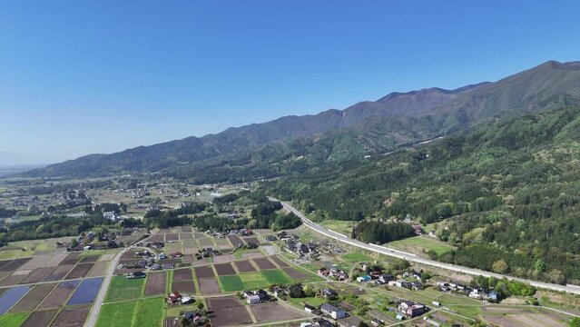 長野県伊那市、中央道小黒川PA付近からドローンで木曽山脈を撮影。
