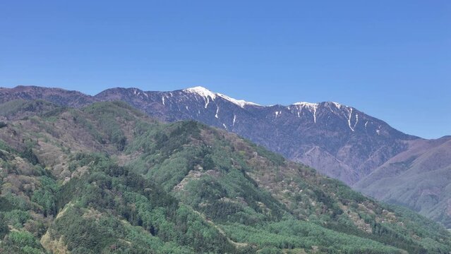 長野県伊那市、中央道小黒川PA付近からドローンで木曽山脈を撮影。
