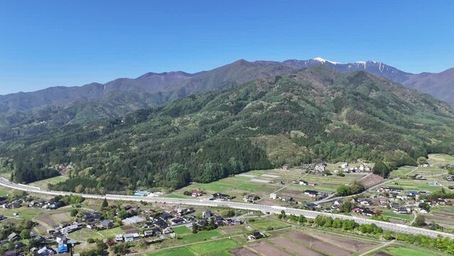 長野県伊那市、中央道小黒川PA付近からドローンで木曽山脈を撮影。
