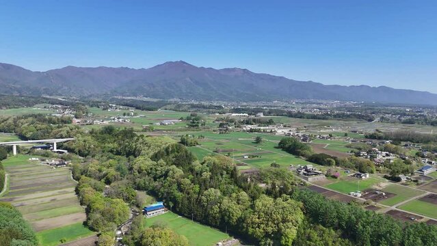 長野県伊那市、中央道小黒川PA付近からドローンで木曽山脈を撮影。
