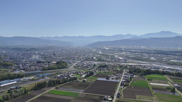 長野県伊那市、中央道小黒川PA付近からドローンで木曽山脈を撮影。
