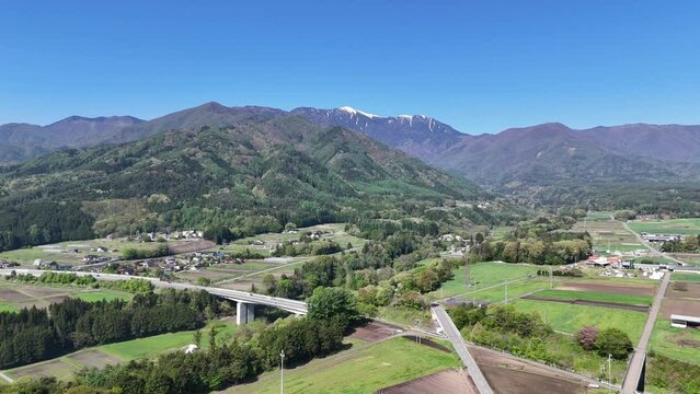 長野県伊那市、中央道小黒川PA付近からドローンで木曽山脈を撮影。
