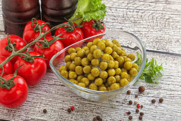 Canned sweet green peas conserve