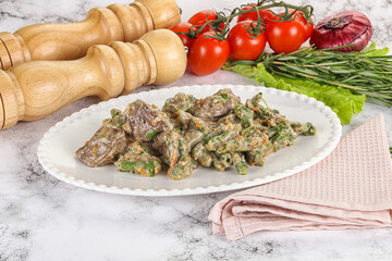 Fried turkey liver with herbs in cream sauce