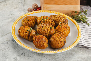 Baked baby potato with thyme