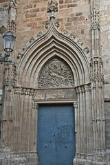 Fototapeta na wymiar Barcellona, La cattedrale di Barcellona, totti, contrafforti e decorazioni gptiche - Catalogna, Spagna 