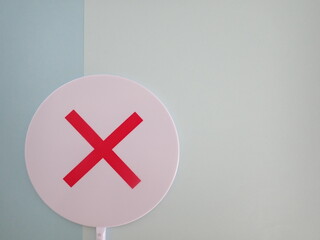 バツ印とコピースペース　×　バツ