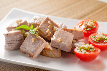 Grilled tuna with ajillo, basil and tomatoes cherry
