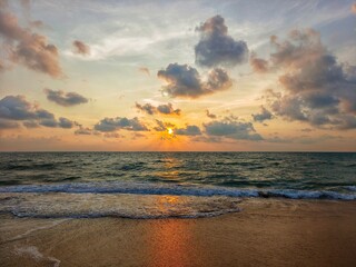 The sky cloud. Ocean waves crashing onto the shore. with the evening atmosphere. sunset view That reflects the light of the sea and the beautiful beach. Feeling vacation and relaxation with nature.