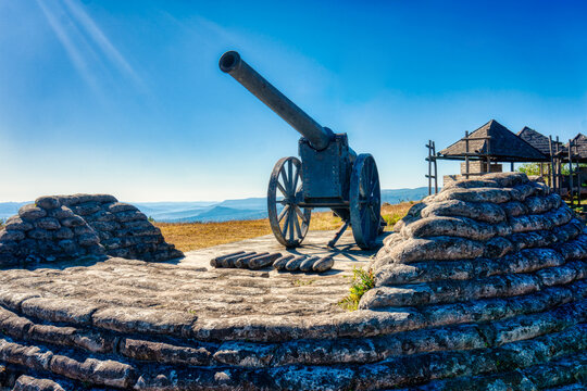 Long Tom Monument, history, Mpumalanga, South Africa, a French field gun commemorating the last use of the Boer 155 mm Creusot Long Tom guns during the 2nd Boer War