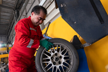 Mechanic maintanance and service car engines 