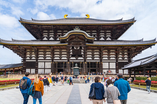 奈良県に東大寺の大仏殿の風景