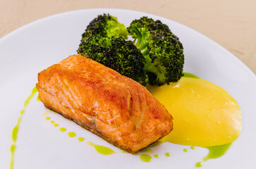 Grilled salmon fillet with broccoli and sauce