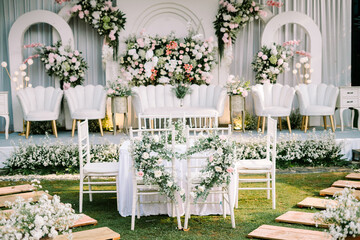 A wedding solemnization table adorned with exquisite floral decorations, radiating elegance and romance for a memorable ceremony