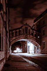 Obraz premium The Famous 'Bridge Of Sighs' In Oxford City Centre After Dark During Lockdown