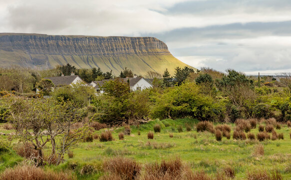The table top mountain of Benbulbin in the background