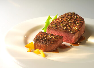 Rindersteaks mariniert, Steak, Fleisch, gebraten, Pfeffersteak,