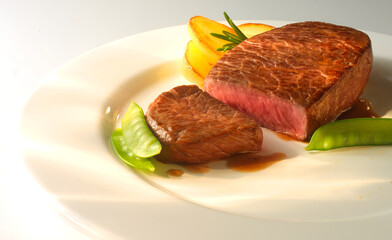Rindersteaks natur, Steak, Fleisch, gebraten, medium, Filet,