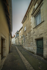Ruelle étroite dans la vieille ville d'Issoudun, Indre, France