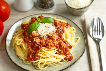 Teller Spaghetti Bolognese mit Parmesan