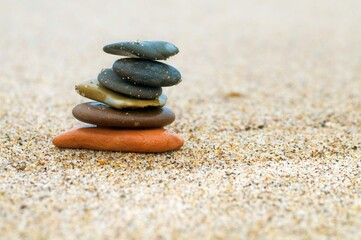 Fototapeta na wymiar Stones balance sandy beach