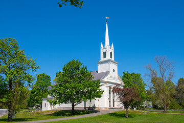 Congregational Church of Topsfield at 9 E Common Street at Town Common in historic town center of Topsfield, Massachusetts MA, USA.  