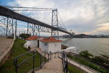 forte e a  ponte Hercílio luz de Florianopolis Santa Catarina Brasil Florianópolis