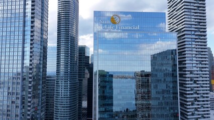 Naklejka premium Sun Life Financial building in Toronto Canada - TORONTO, CANADA - APRIL 17, 2024