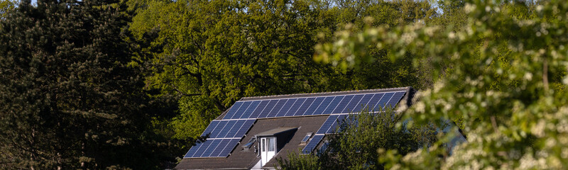 Solar Anlage; Solar Module, Photovoltaik, Solarstrom, Ökostrom, Privathaushalt