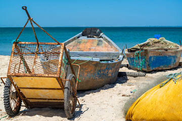 Barques de pêches sur une plage