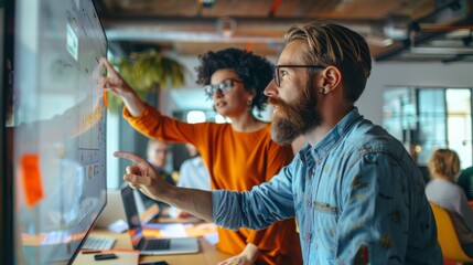 Obraz premium Creative online meeting with digital whiteboards in a hybrid workplace