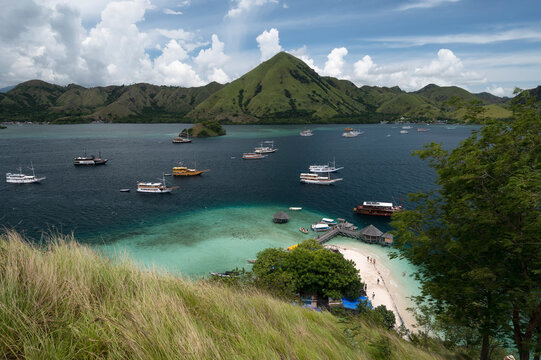 Viewpoint of Kelor Island with turquoise water below, Komodo Island, Labuan Bajo, Indonesia
