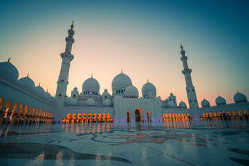 Sheikh Zayed Grand Mosque sunset in abu dhabi