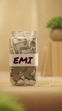 VERTICAL VIDEO OF PERSON SAVING MONEY FOR EMI