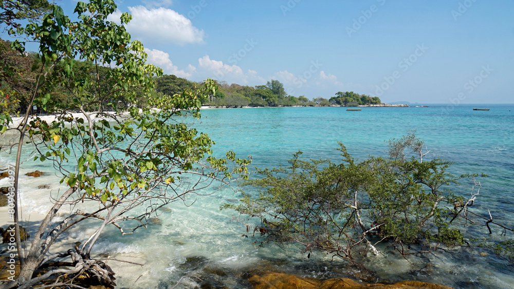 Wall mural sai kaew beach on koh samet island