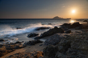 Obraz premium 夕暮れの海岸の風景